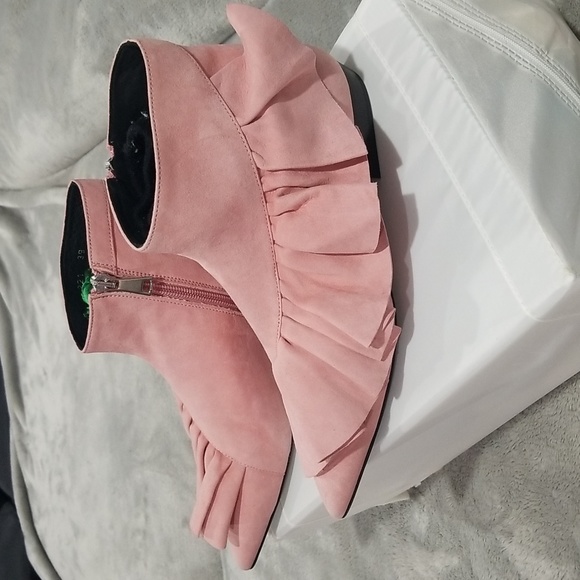 JW ANDERSON Shoes - JW ANDERSON Pink Suede Ruffle Ankle Booties